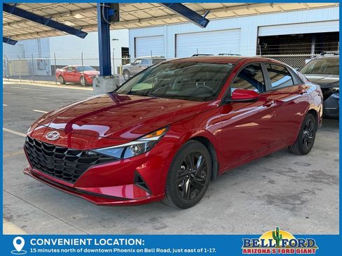 Used 2022 Hyundai Elantra SEL image 2