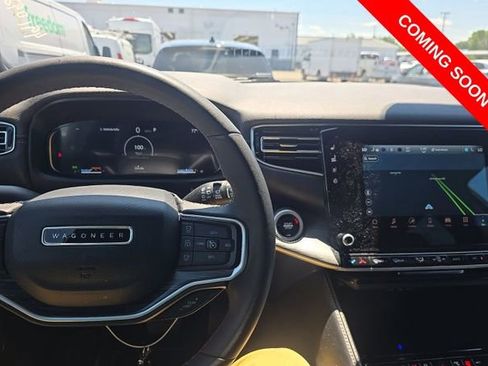 Used 2024 Jeep Wagoneer L Series II w/ Flexible Seating Group AWD/4WD image 9