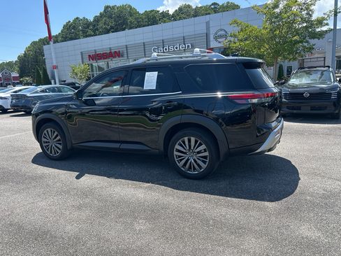 Used 2025 Nissan Pathfinder SL w/ SL Premium Package AWD/4WD image 5
