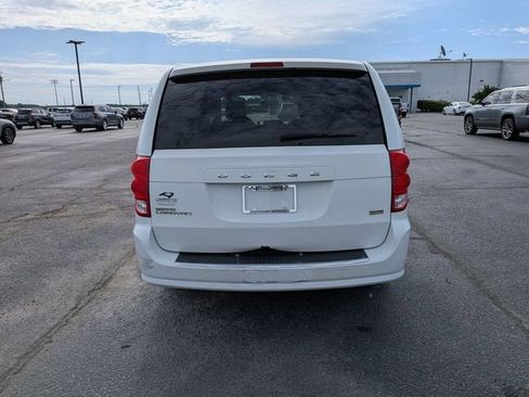 Used 2016 Dodge Grand Caravan SE w/ Quick Order Package 29E SE FWD image 4