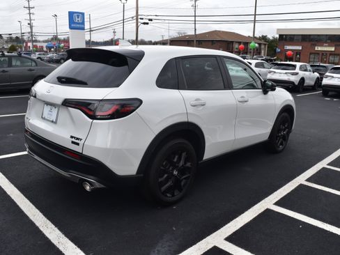 Certified 2024 Honda HR-V Sport image 3