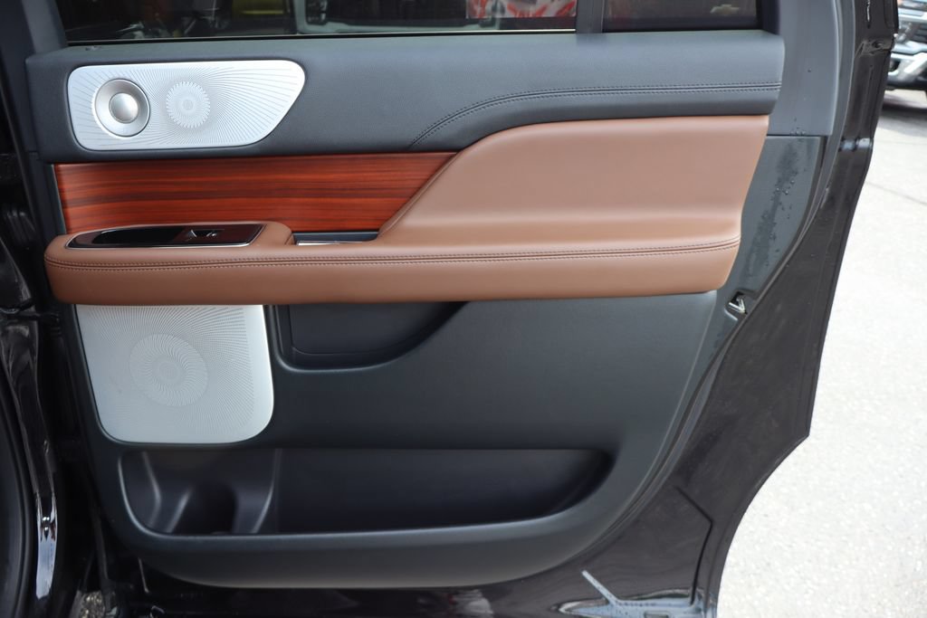Used 2024 Lincoln Navigator L Reserve AWD/4WD image 28
