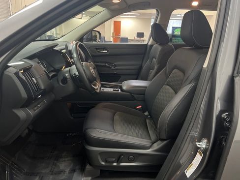 Used 2022 Nissan Pathfinder SV image 11