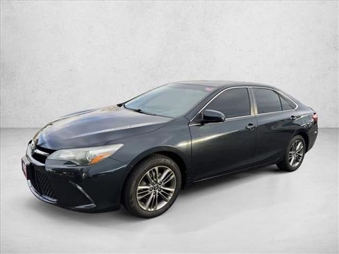 Used 2016 Toyota Camry SE image 1
