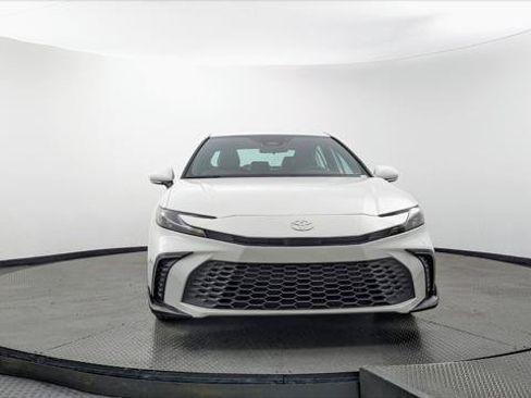 Used 2025 Toyota Camry SE FWD image 12