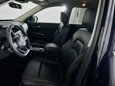 Used 2024 Nissan Pathfinder SL AWD/4WD image 13