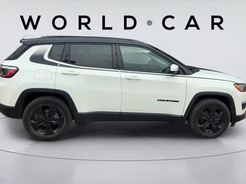 Used 2021 Jeep Compass Latitude FWD image 3