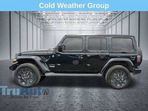 Used 2020 Jeep Wrangler Unlimited Sahara AWD/4WD image 4