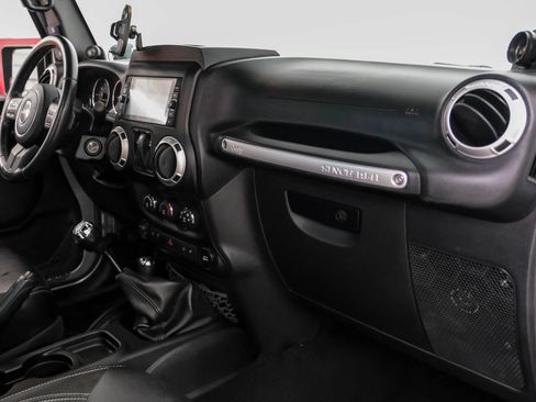 Used 2013 Jeep Wrangler Rubicon w/ PWR Convenience Group AWD/4WD image 12