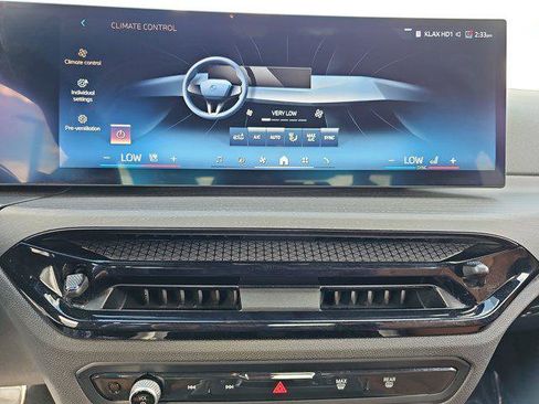 Used 2025 BMW 230i Coupe w/ M Sport Package image 23