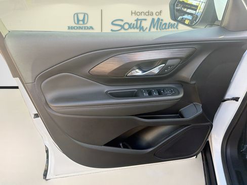 Used 2024 GMC Terrain SLE FWD image 19