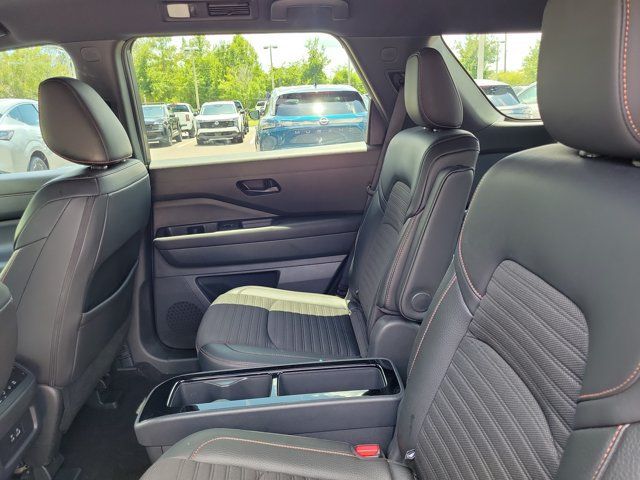 Used 2025 Nissan Pathfinder Rock Creek AWD/4WD image 13