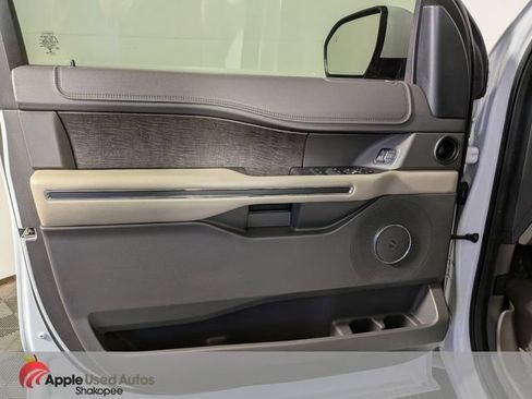Used 2018 Ford Expedition Limited w/ Equipment Group 301A AWD/4WD image 15