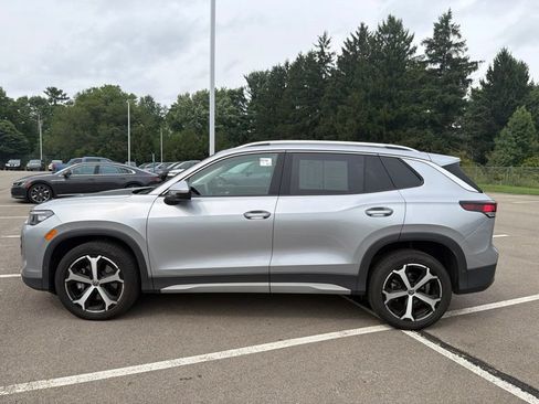 Used 2025 Volkswagen Tiguan SE AWD/4WD image 6