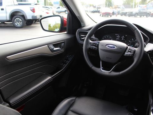 Used 2022 Ford Escape SEL image 10