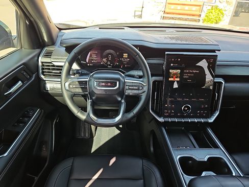 Used 2025 GMC Acadia Elevation w/ Elevation Premium Package FWD image 8