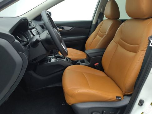 Used 2018 Nissan Rogue SV w/ Premium Package FWD image 17