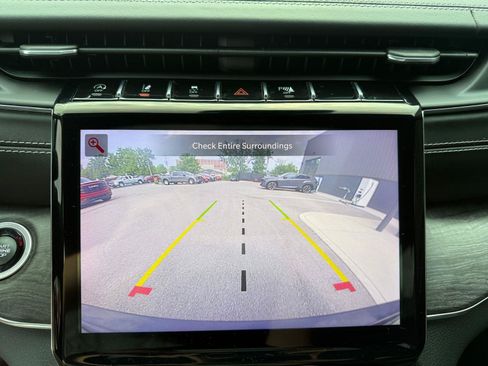 Used 2023 Jeep Grand Cherokee Overland AWD/4WD image 19