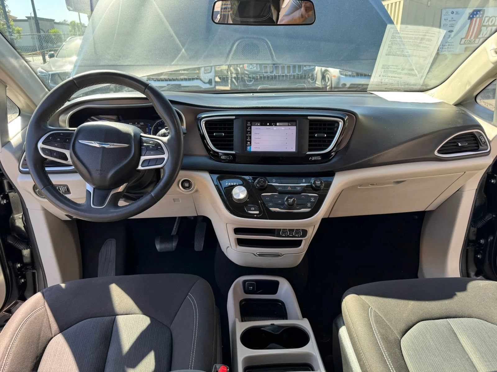 Used 2022 Chrysler Voyager LX FWD image 17