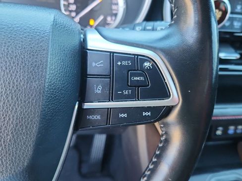 Used 2022 Toyota Highlander XSE image 23