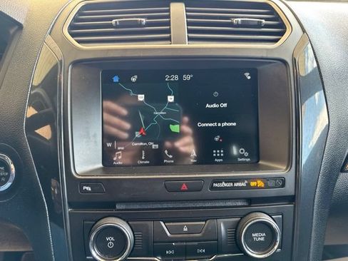 Used 2018 Ford Explorer XLT w/ Equipment Group 202A AWD/4WD image 18