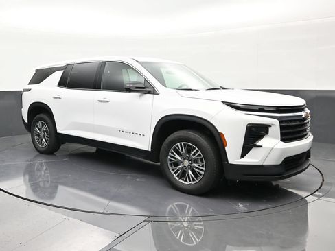 Used 2024 Chevrolet Traverse LS FWD image 7