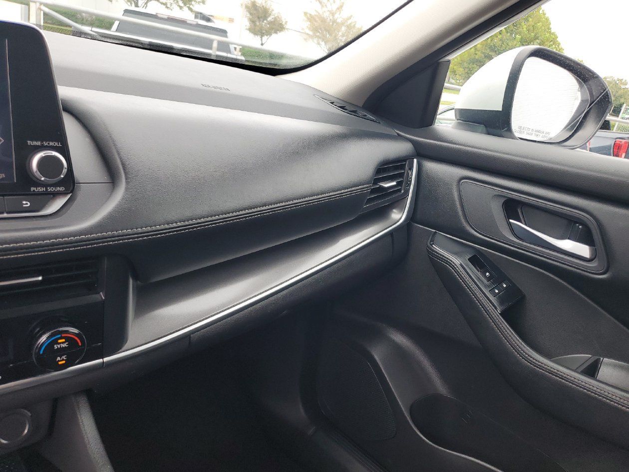 Used 2024 Nissan Rogue SV FWD image 23
