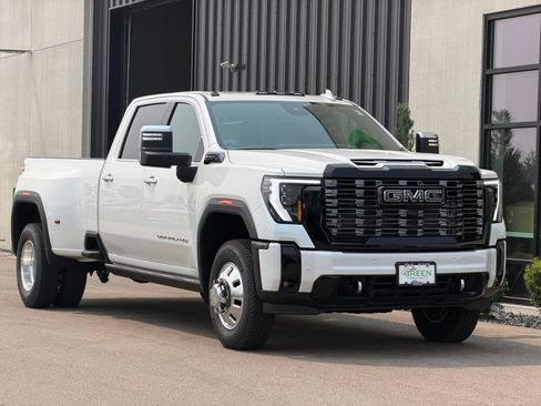 Used 2025 GMC Sierra 3500 Denali Ultimate AWD/4WD image 4