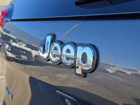 Used 2018 Jeep Cherokee Latitude Plus image 29
