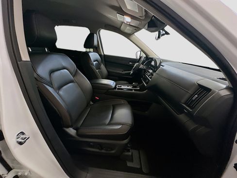 Used 2024 Nissan Pathfinder SL AWD/4WD image 34