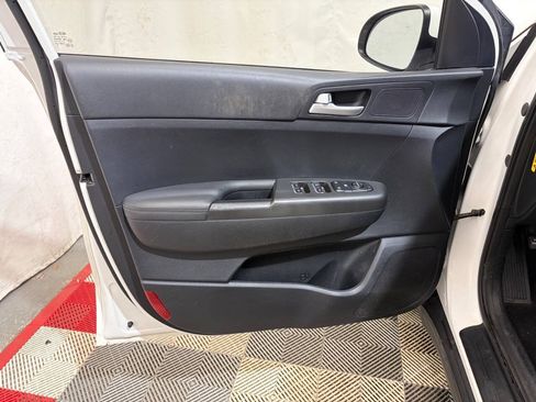 Used 2019 Kia Sportage LX AWD/4WD image 8