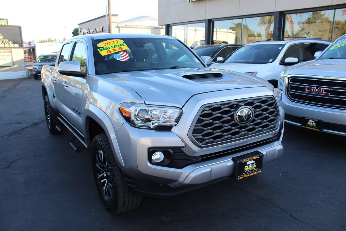 Used 2021 Toyota Tacoma TRD Sport w/ Technology Package AWD/4WD image 8