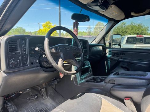 Used 2005 Chevrolet Silverado 2500 LT w/ Heavy-Duty Power Package AWD/4WD image 11