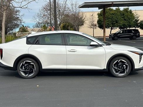 New 2026 Kia K4 EX image 3