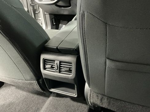 Used 2025 Nissan Rogue S image 18