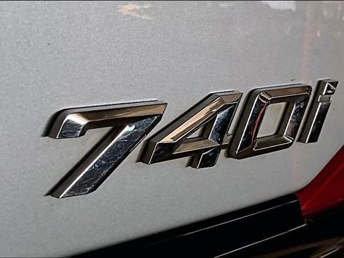 Used 2019 BMW 740i w/ M Sport Package image 9