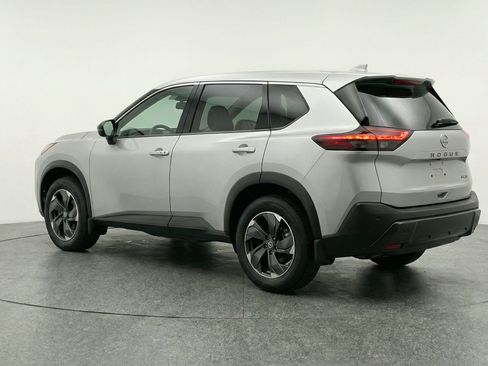 Used 2025 Nissan Rogue SV AWD/4WD image 6