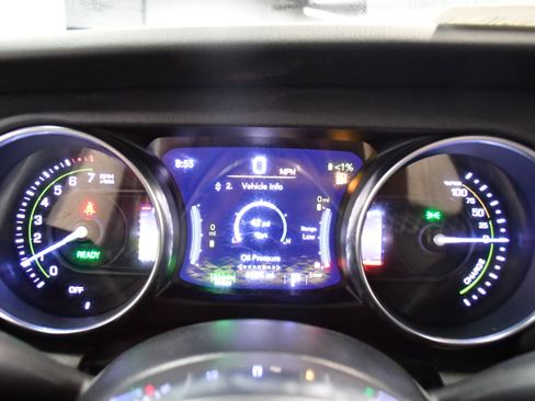 Used 2022 Jeep Wrangler Unlimited Sahara w/ Cold Weather Group image 25