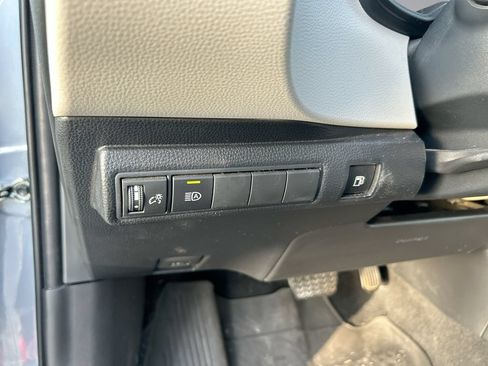 Used 2025 Toyota Corolla LE FWD image 13