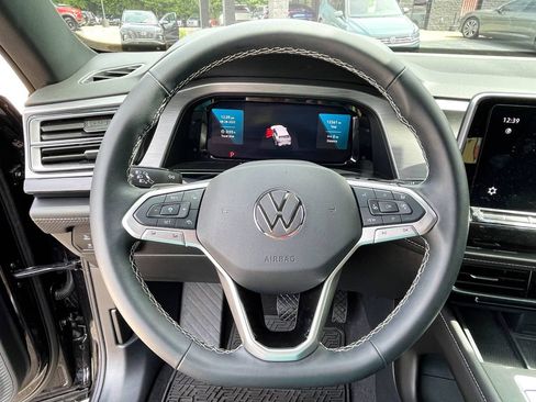 Used 2024 Volkswagen Atlas Cross Sport SE image 11