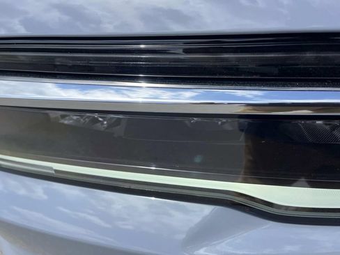 Used 2025 Honda Pilot Touring image 9