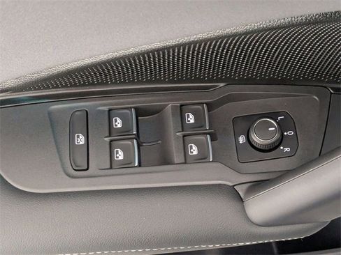 Used 2026 Volkswagen Tiguan SE R-Line image 12