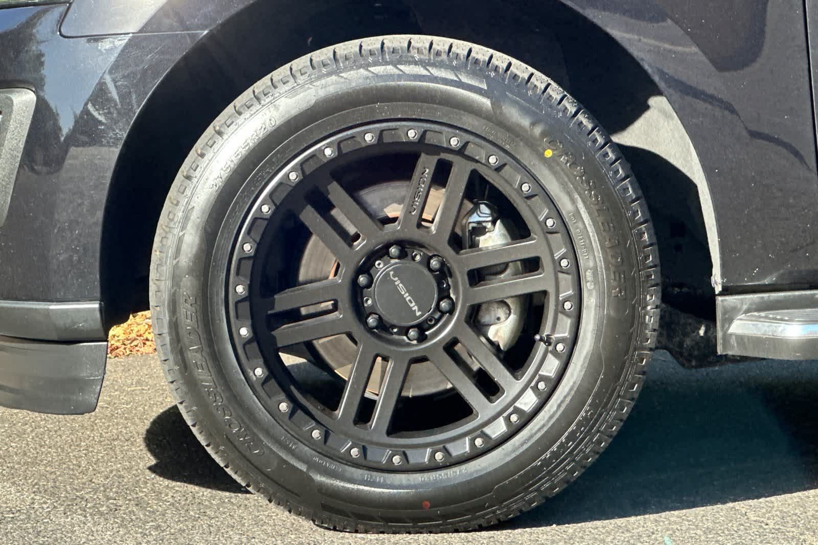 Used 2020 Ford Expedition XLT w/ Equipment Group 202A AWD/4WD image 27
