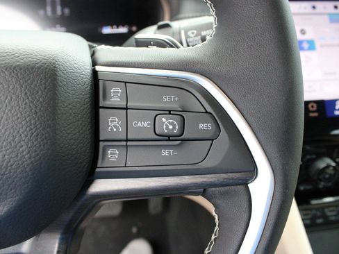 New 2025 Jeep Grand Cherokee Limited image 29