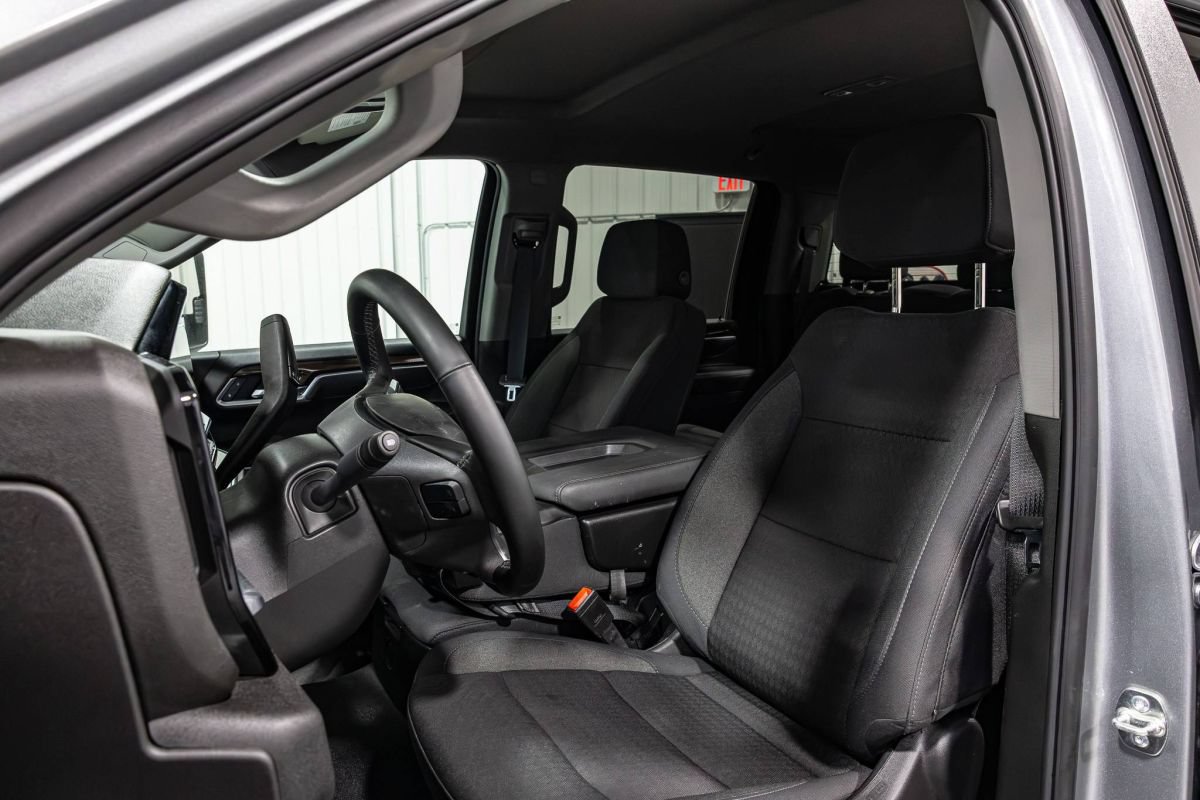 Used 2025 Chevrolet Silverado 2500 LT w/ Convenience Package AWD/4WD image 8