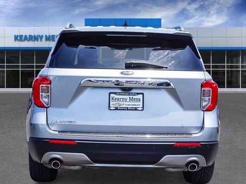 Used 2023 Ford Explorer Limited w/ Equipment Group 301A RWD image 5