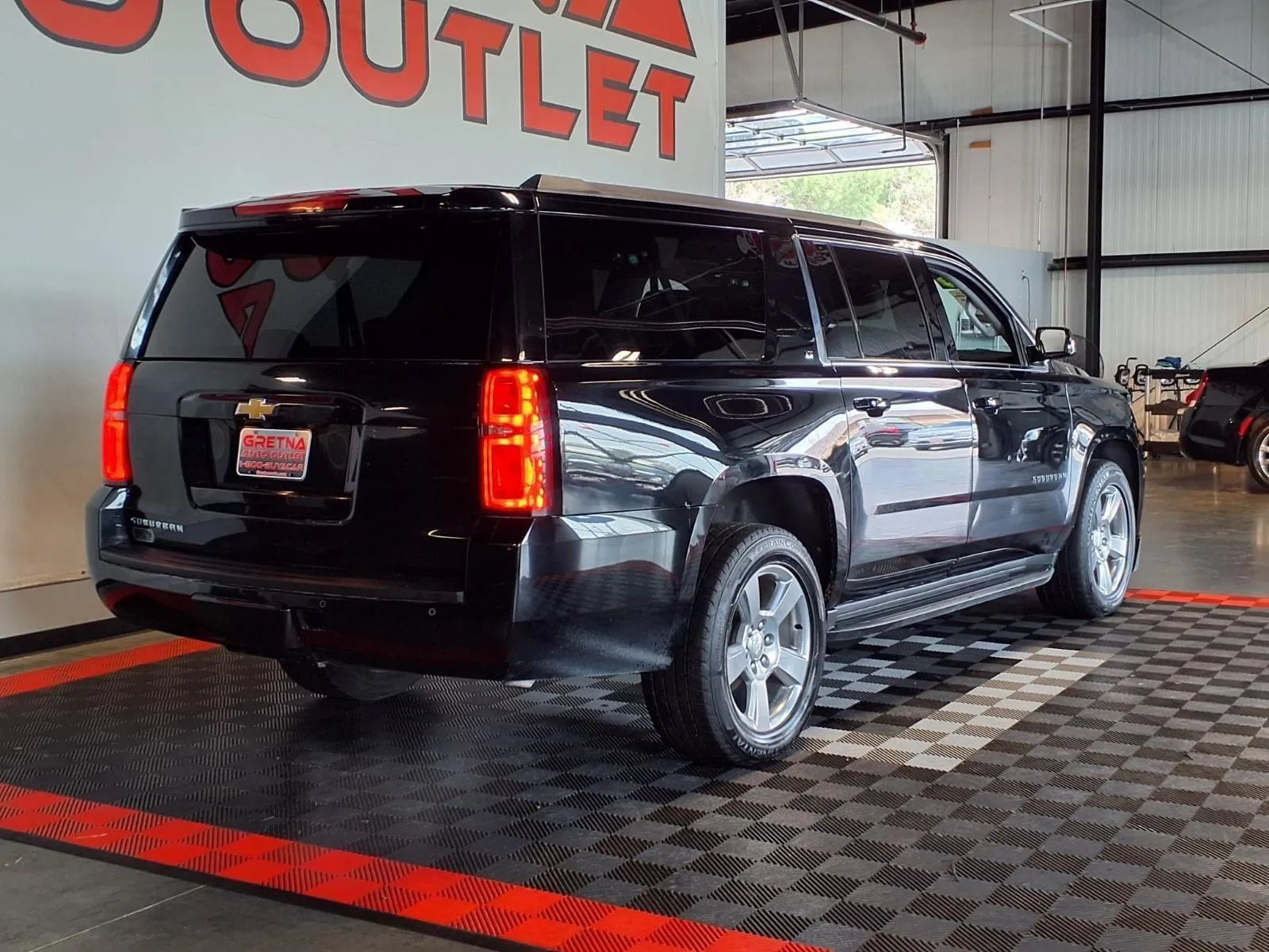 Used 2020 Chevrolet Suburban LT AWD/4WD image 8