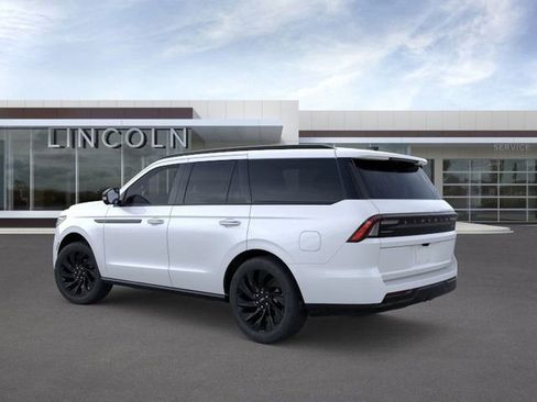 New 2025 Lincoln Navigator Reserve w/ Jet Appearance Package AWD/4WD image 4