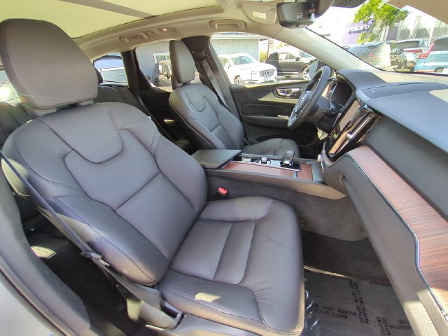 Used 2024 Volvo XC60 T8 Plus w/ Protection Package Premier AWD/4WD image 30
