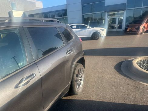 Used 2020 Jeep Cherokee High Altitude AWD/4WD image 7